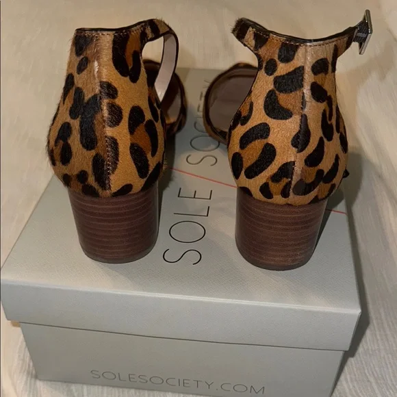 Sole Society Tan and Black Heels Elegant Design - Picture 4 of 6